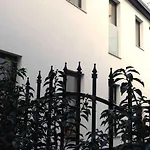Studio U Parkplatz, Zentrale Ruhelage Neben Gruenoase